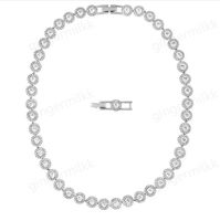 silver necklace +pink box